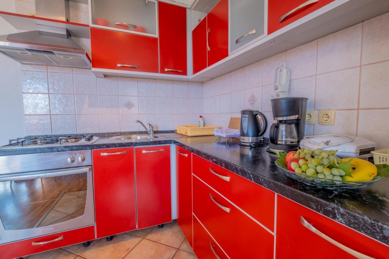 Cozy Apartments With Sea View Novi Vinodolski Exterior photo