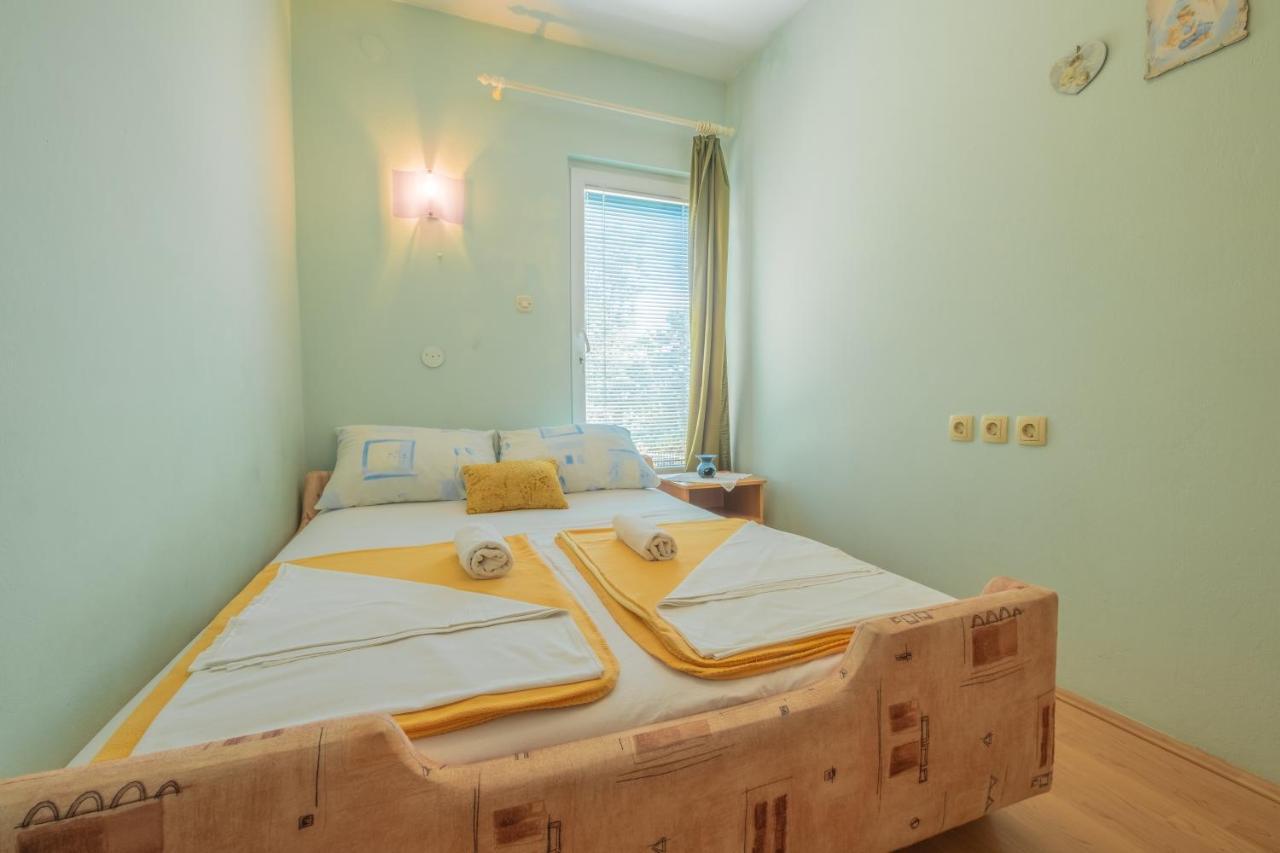 Cozy Apartments With Sea View Novi Vinodolski Exterior photo