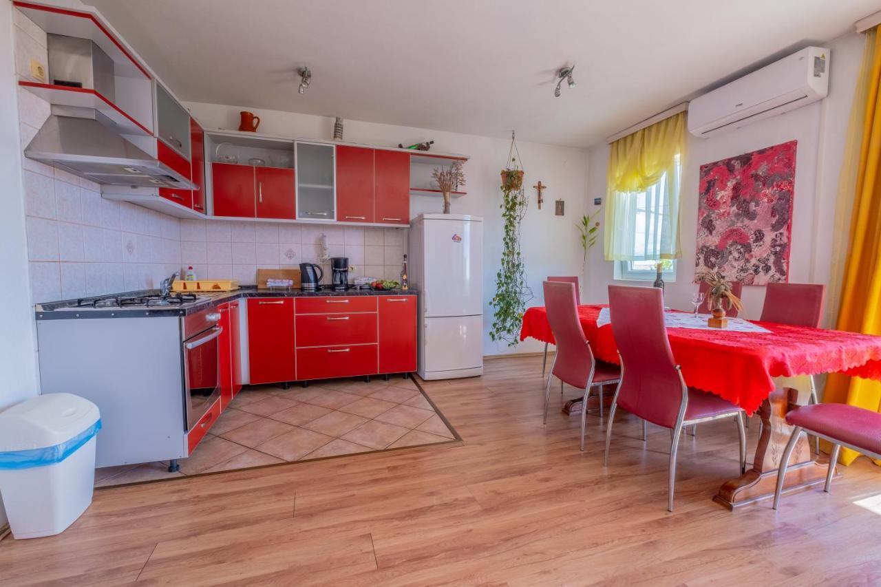 Cozy Apartments With Sea View Novi Vinodolski Exterior photo