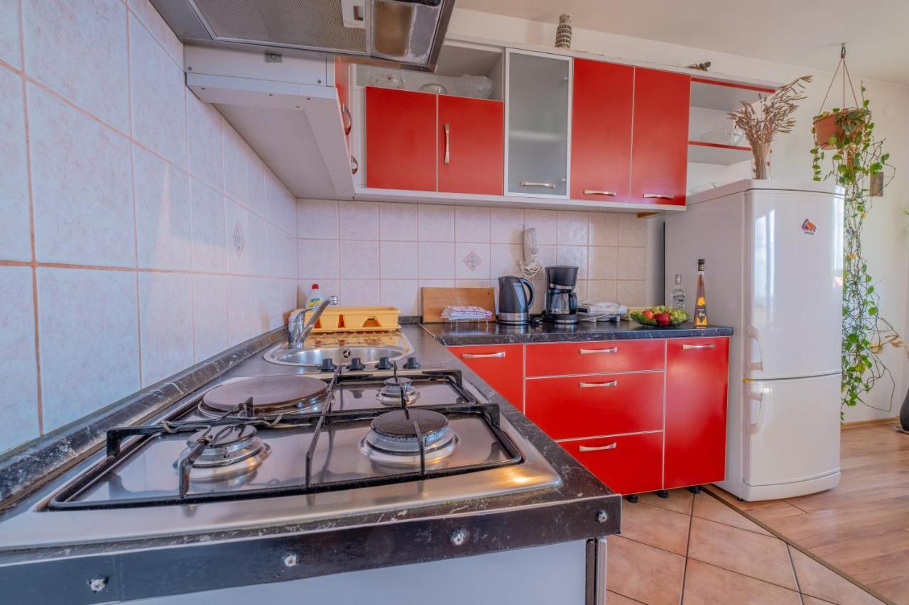 Cozy Apartments With Sea View Novi Vinodolski Exterior photo